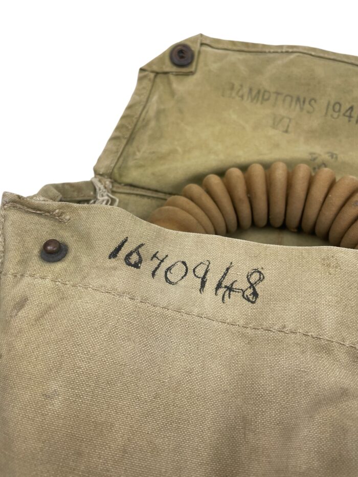 Engels WO2 gasmasker & tas - Image 6