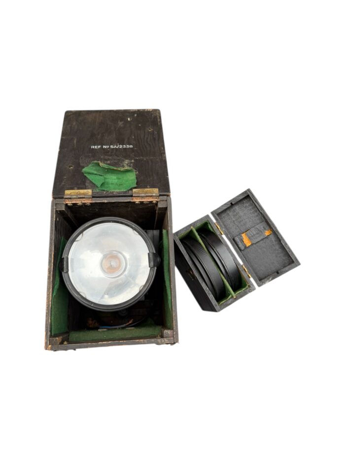 Engelse WO2 Signalling Lamp